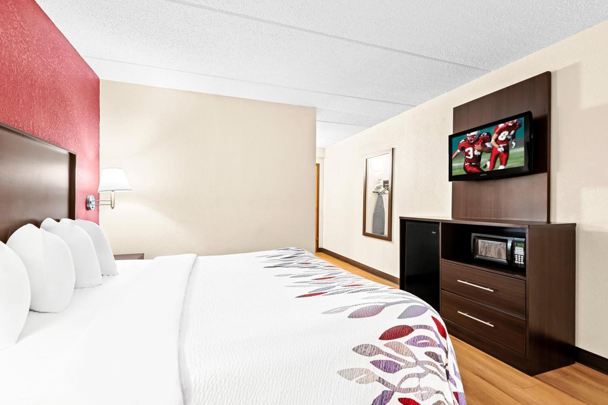 Red Roof Inn Кортланд Екстериор снимка