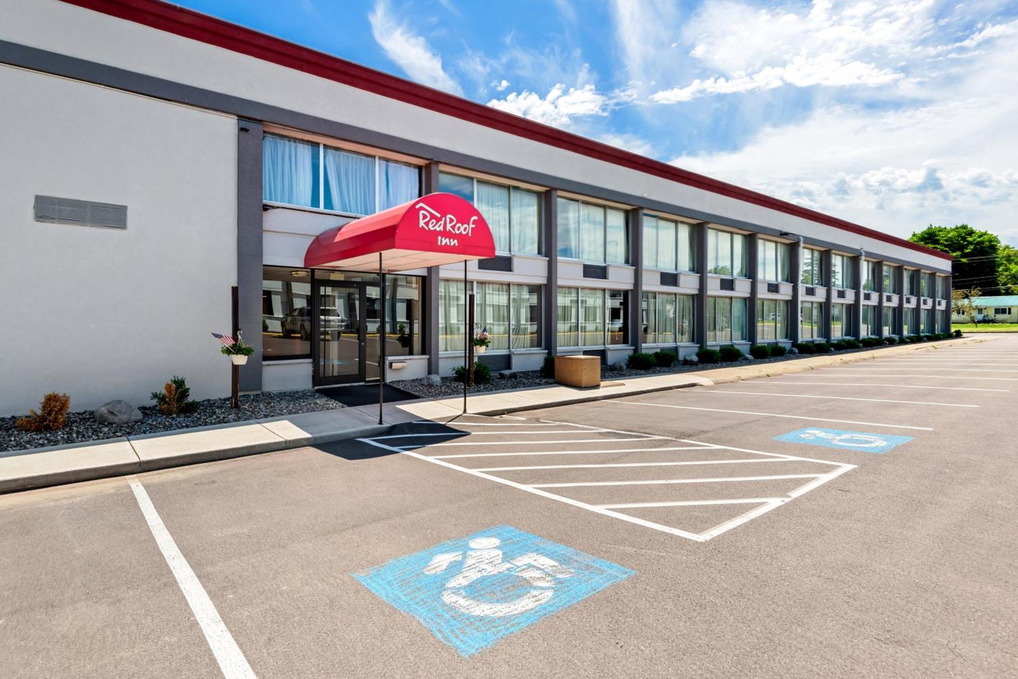 Red Roof Inn Кортланд Екстериор снимка
