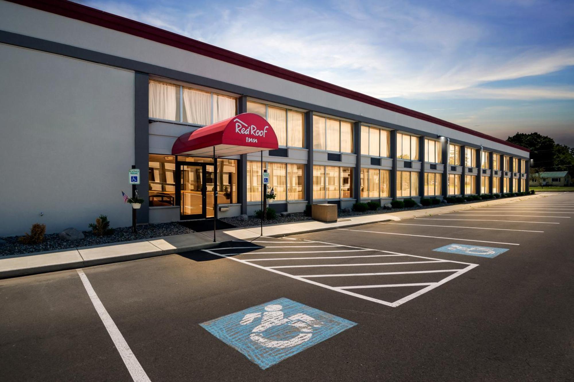 Red Roof Inn Кортланд Екстериор снимка