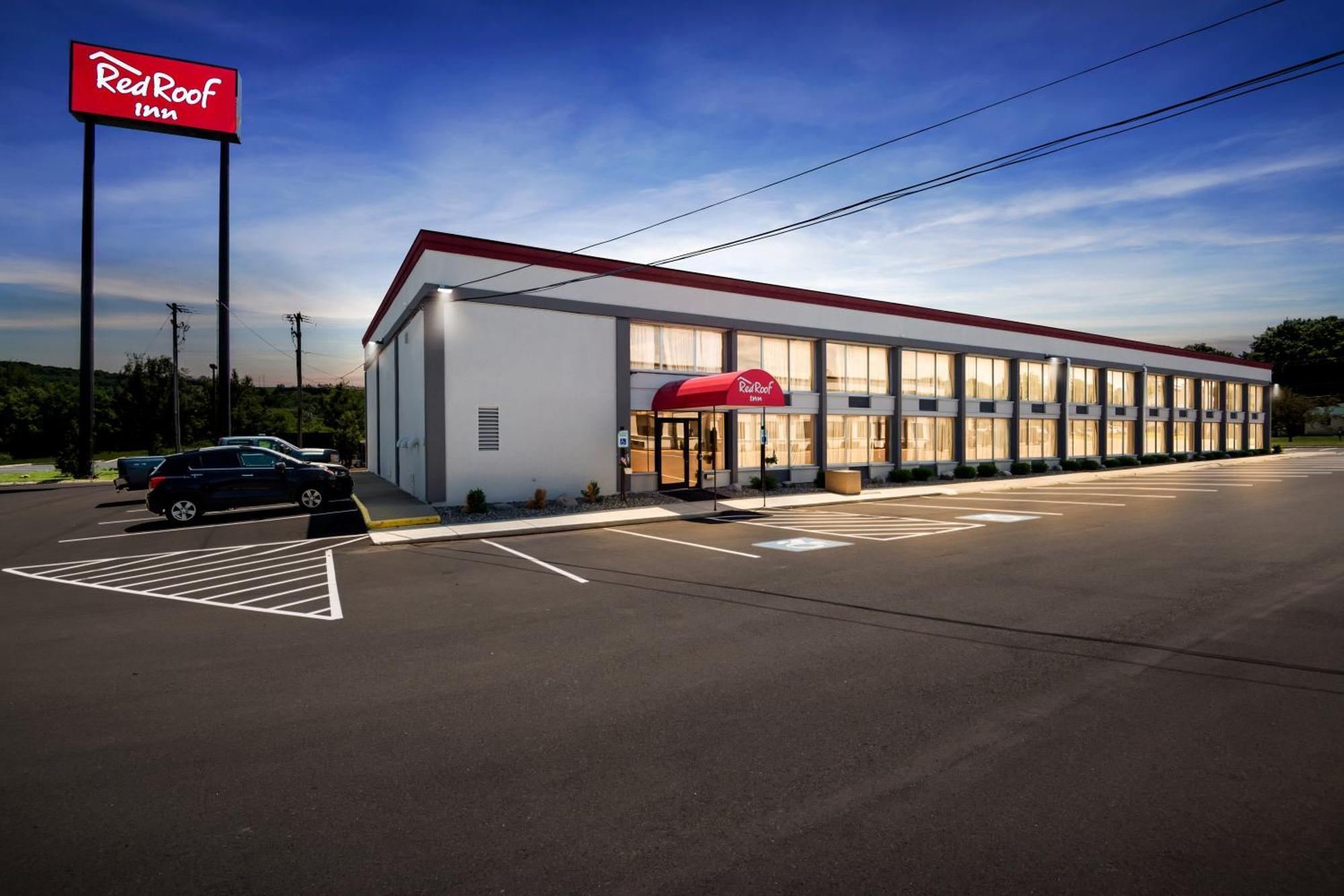 Red Roof Inn Кортланд Екстериор снимка