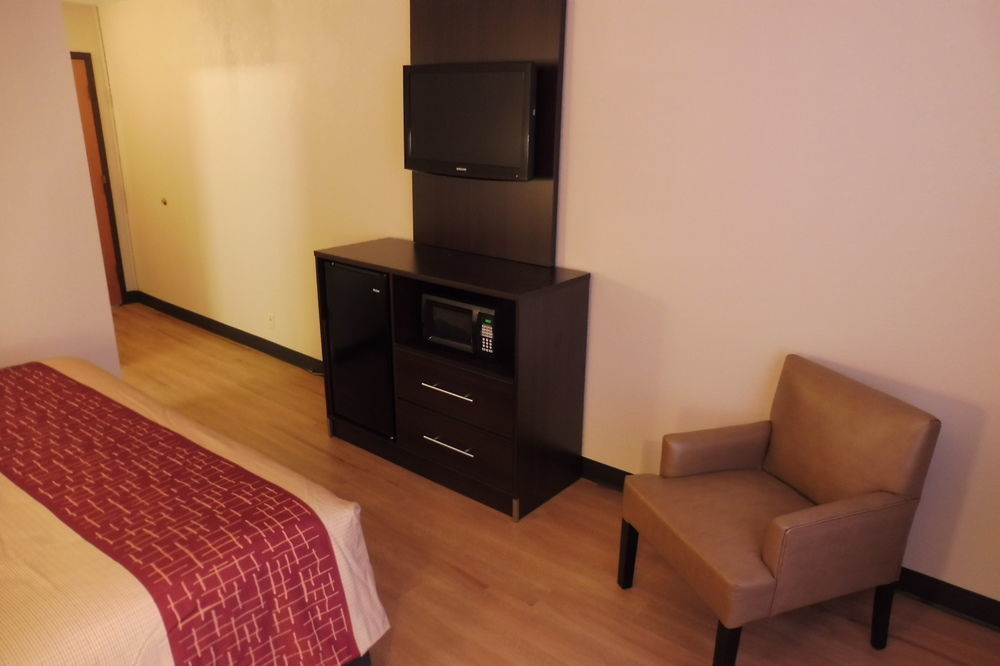 Red Roof Inn Кортланд Екстериор снимка