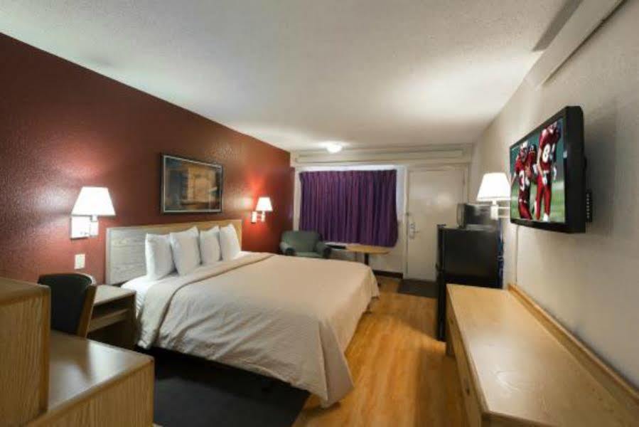 Red Roof Inn Кортланд Екстериор снимка